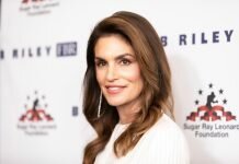 Cindy Crawford’s well-known ‘Freedom ‘90’ bathtub had no water in it
