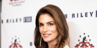 Cindy Crawford’s well-known ‘Freedom ‘90’ bathtub had no water in it